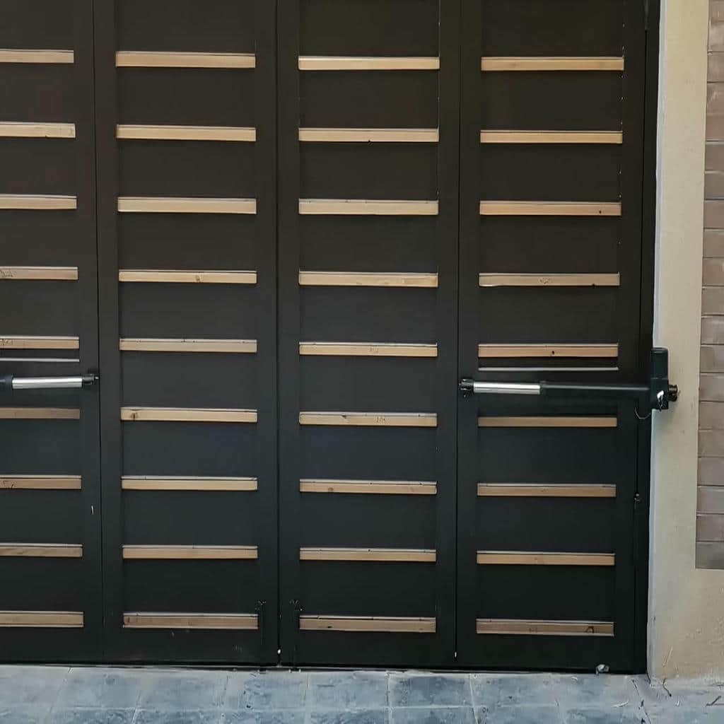 جک پارکینگی ورودی ساختمان با طراحی مدرن