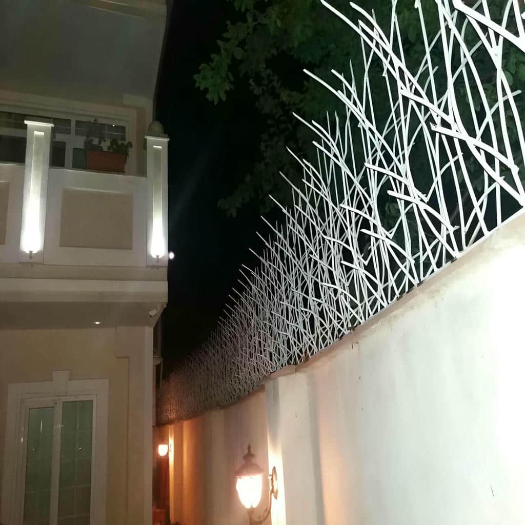 حفاظ دیواری طرح سرنیزه‌ای محوطه