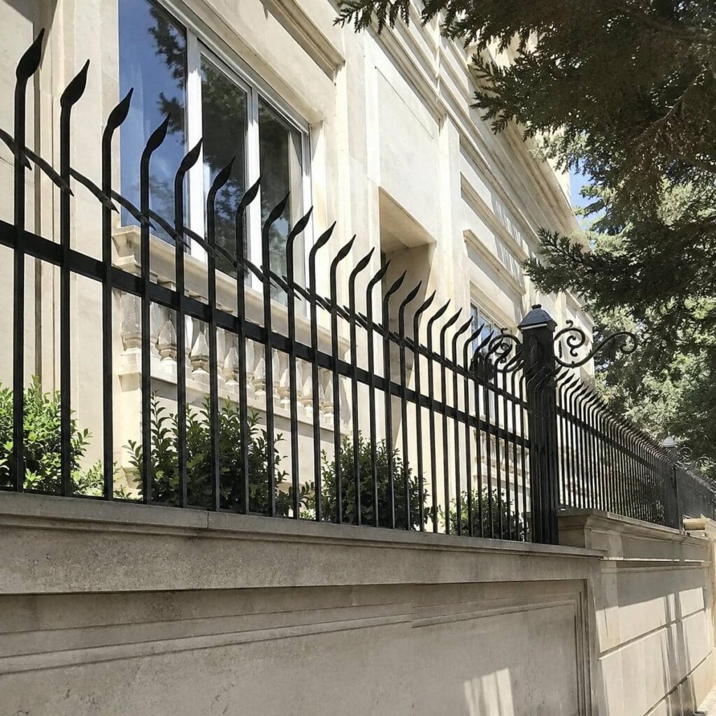حفاظ دیوار شاخ گوزنی استان ایلام با پوشش رنگی تیره