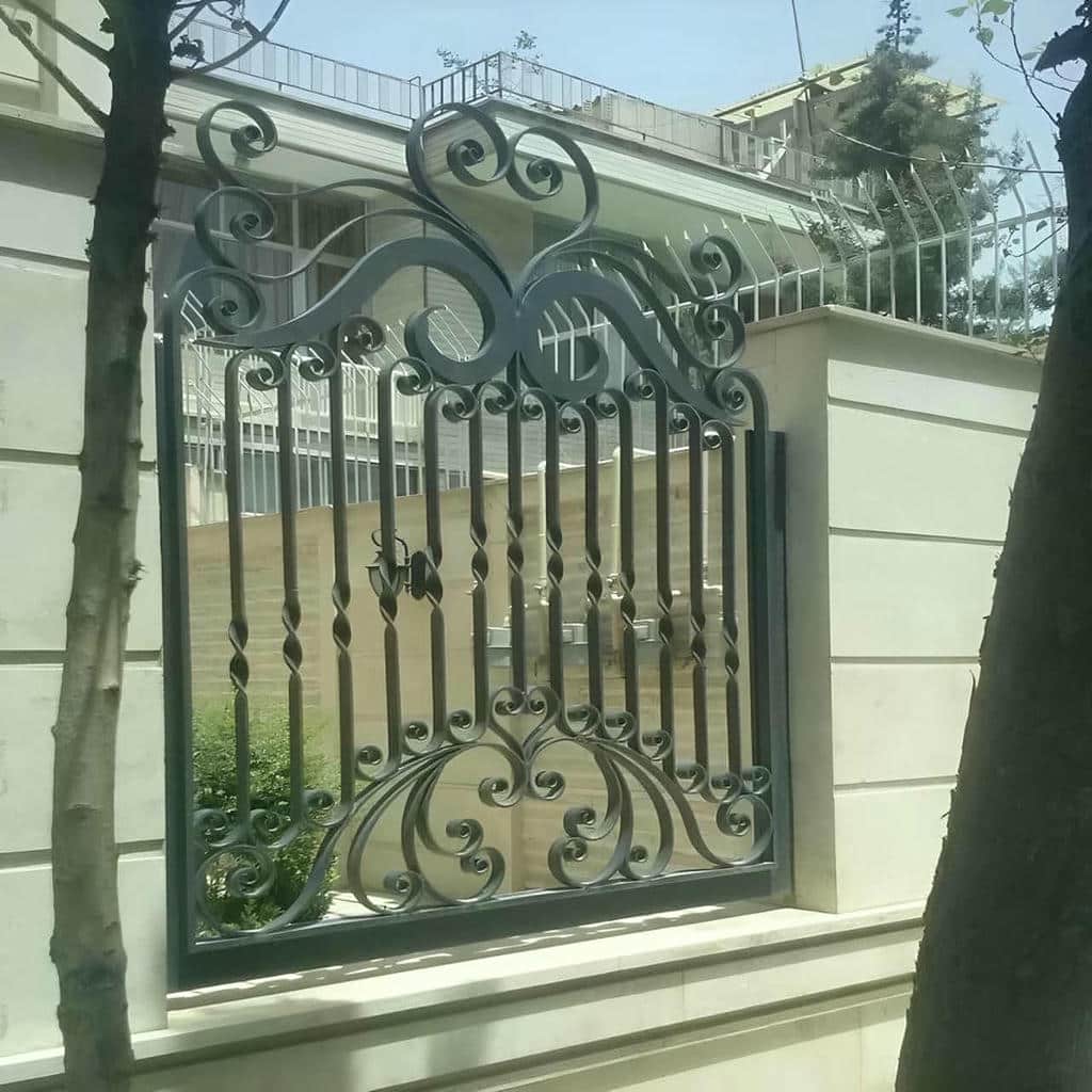 حفاظ پنجره فلزی طرح ساده