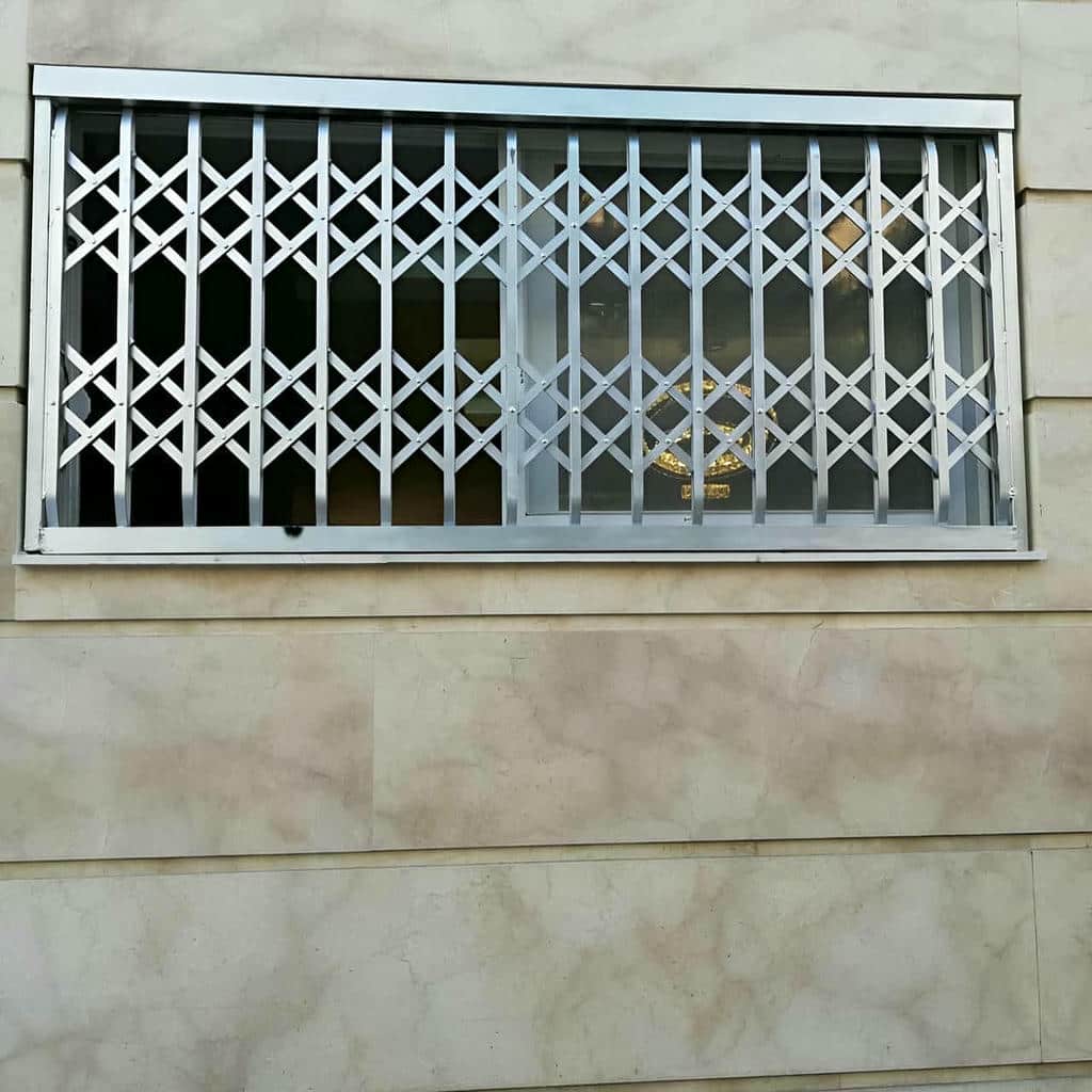 حفاظ پنجره مشکی مات نمای بیرونی ساختمان