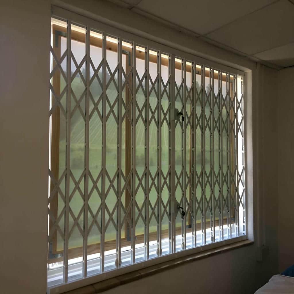 درب آکاردئونی آپارتمان ایلام