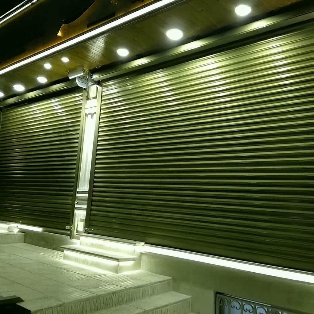 درب رول شونده نقره ای بخش شستشوی قطعات
