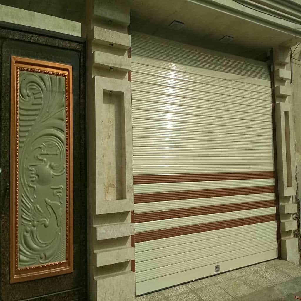درب کرکره اتوماتیک نمای مدرن ساختمان یزد
