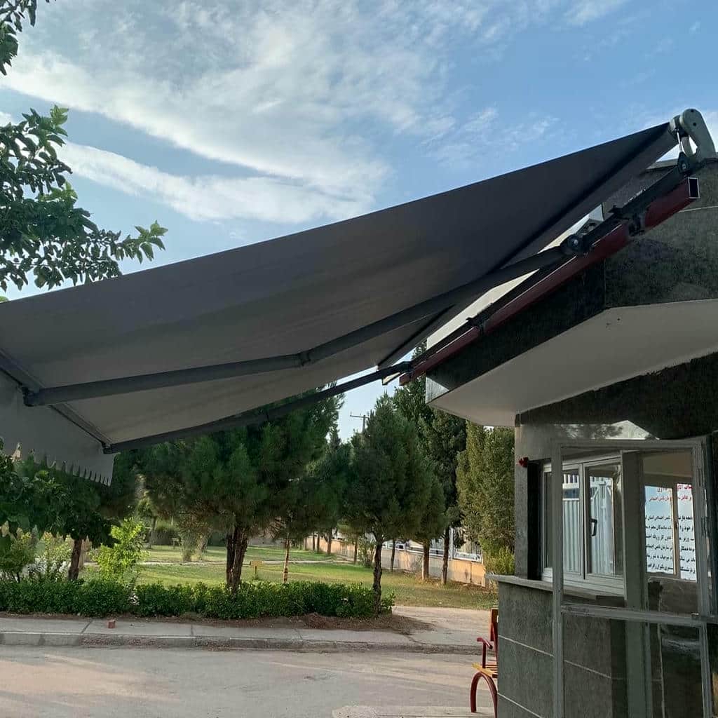 سایبان بازویی اردبیل فضای تجاری