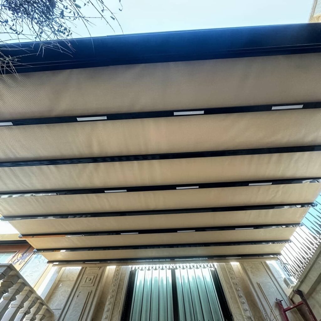 سایبان برقی کرم بر فراز مسیر مراجعه کنندگان