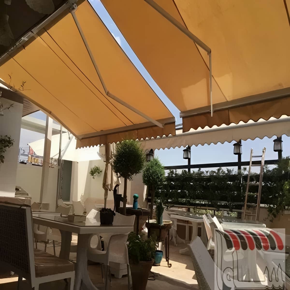 سایبان برقی کرم روی حیاط سفالگری استان گلستان