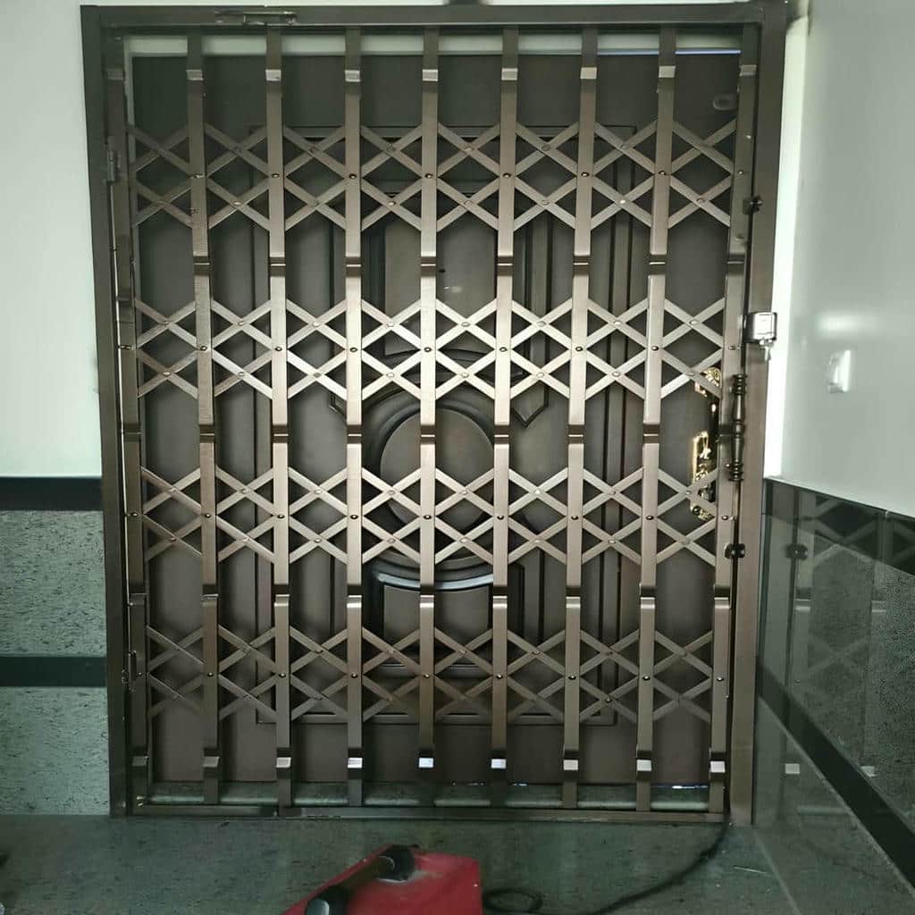 محافظ درب ورودی مدل شبکه‌ای