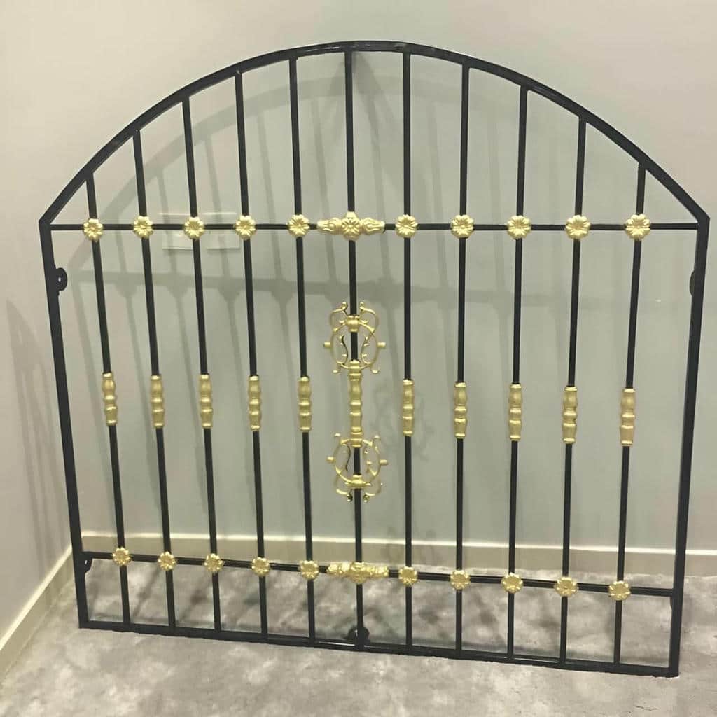 محافظ پنجره رنگ شده برای نما