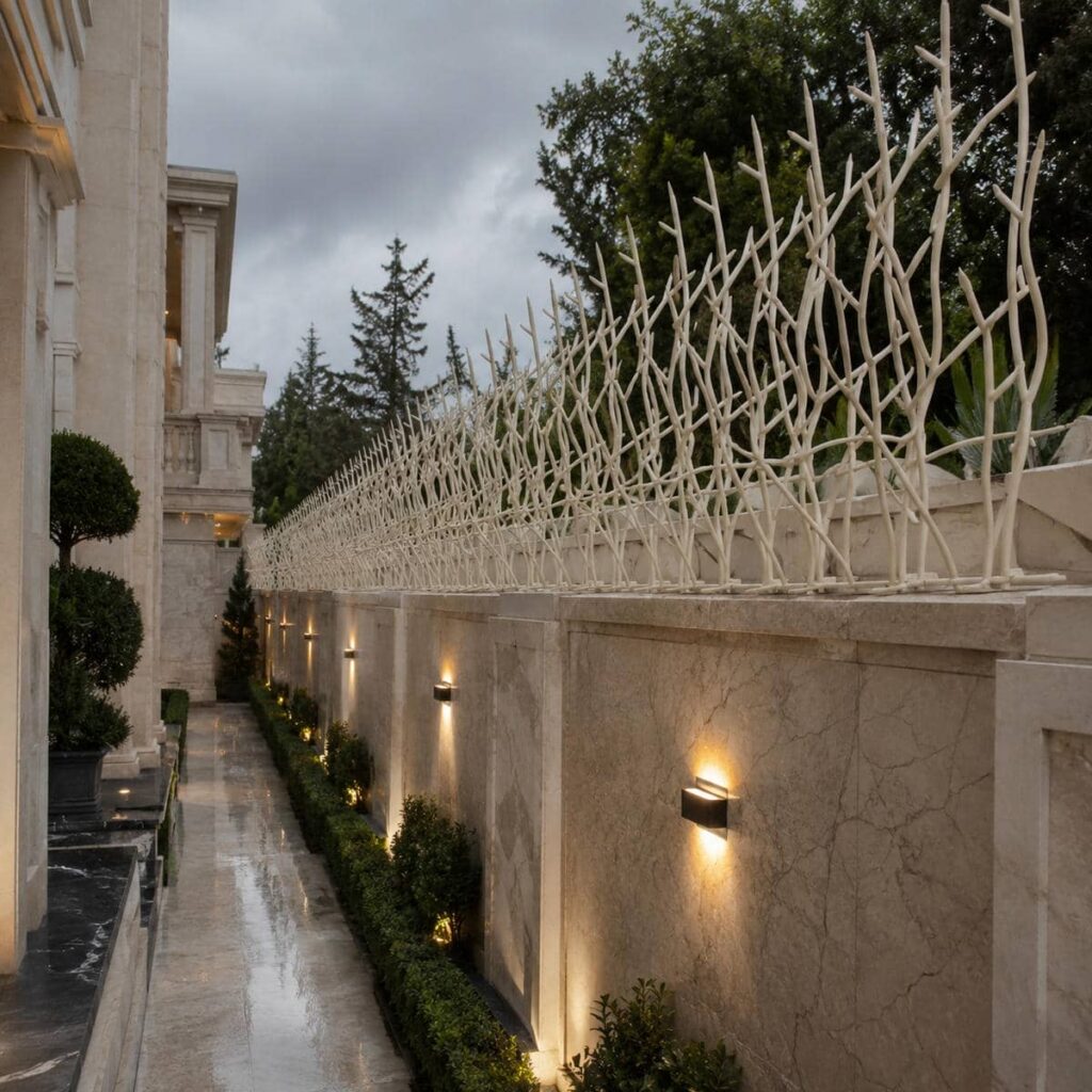 نرده حفاظ دیوار با فرم سرنیزه ای