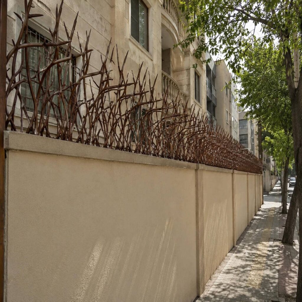 نرده روی دیوار اهواز در نمای مدرن