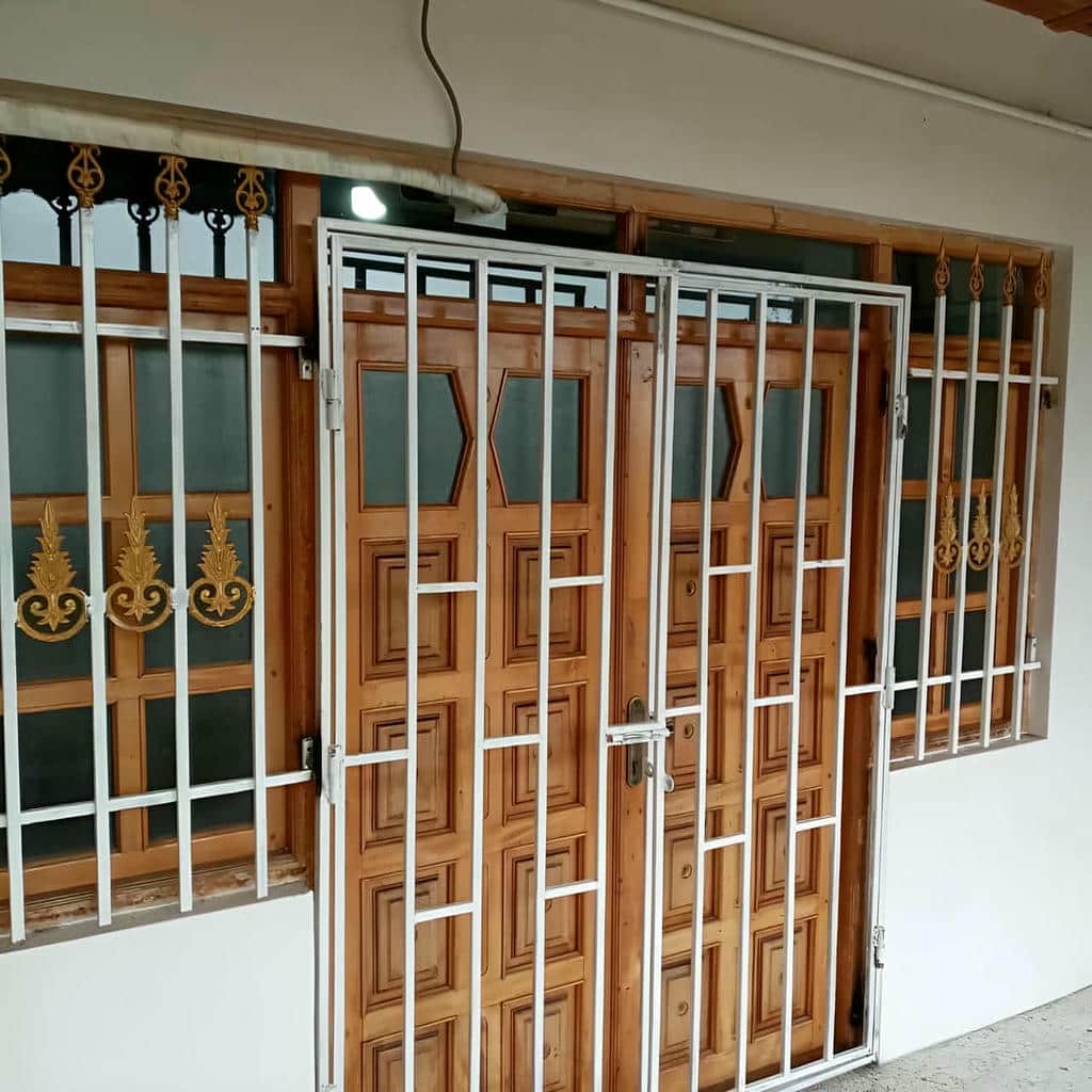 نرده پنجره فلزی لرستان با پوشش رنگ