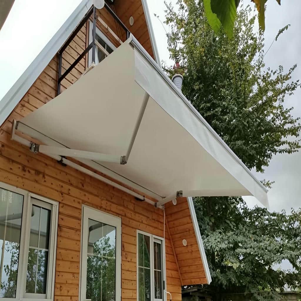نمای پارچه طوسی کنار پنجره آشپزخانه