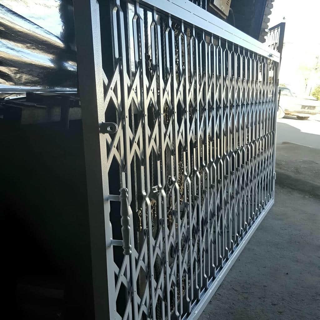 نمونه حفاظ درب آکاردئونی با شبکه لوزی متقارن