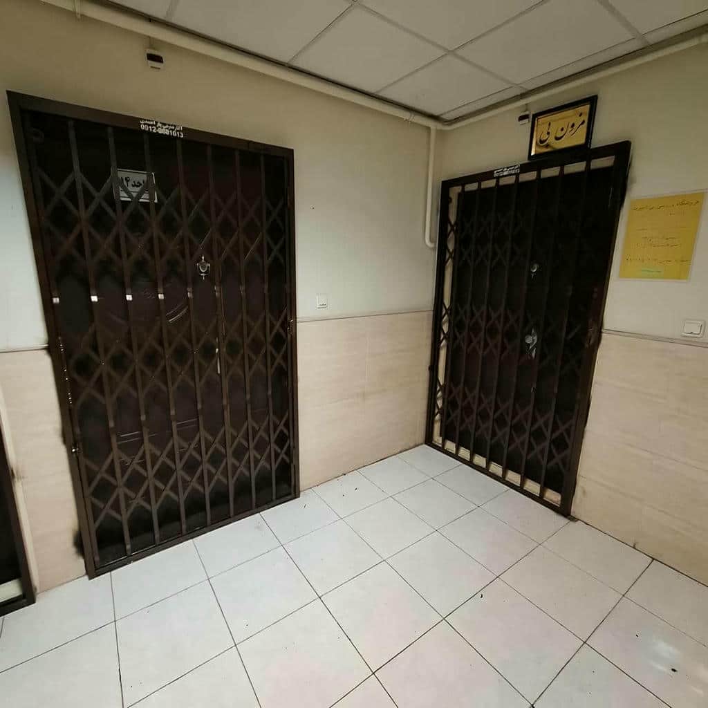 پوشش رنگ خاکستری روی قاب آهنی استان گیلان