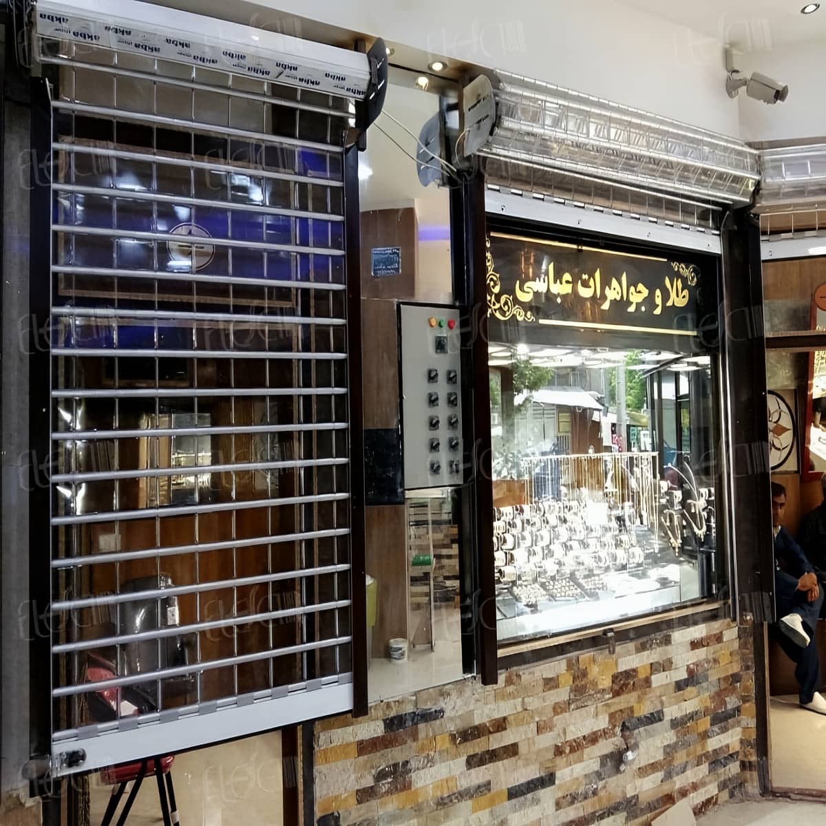کرکره برقی آلومینیومی نقره ای مغازه در استان تهران