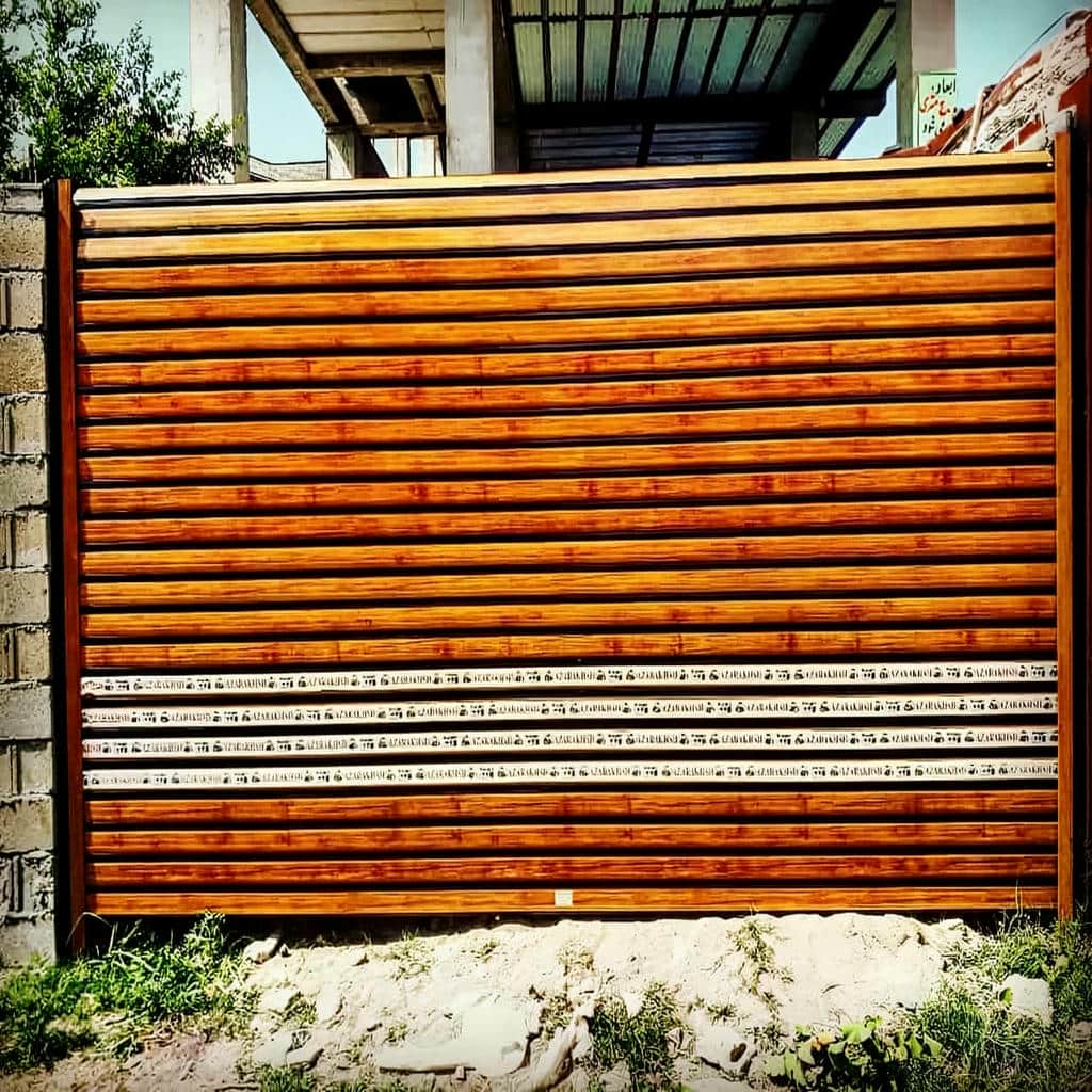 کرکره برقی مشکی هماهنگ با نمای سنگی ساختمان