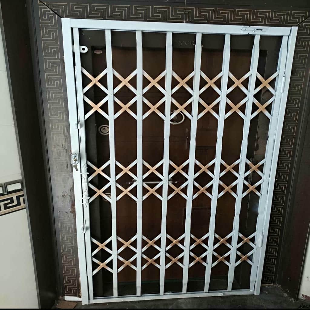 گارد تاشو با رنگ کوره ای در ساختمان اصفهان