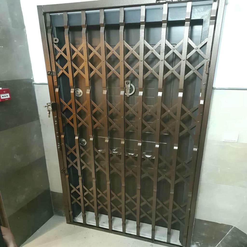 مرکز فروش حفاظ درب آکاردئونی با نمای کلاسیک در اهواز و حومه