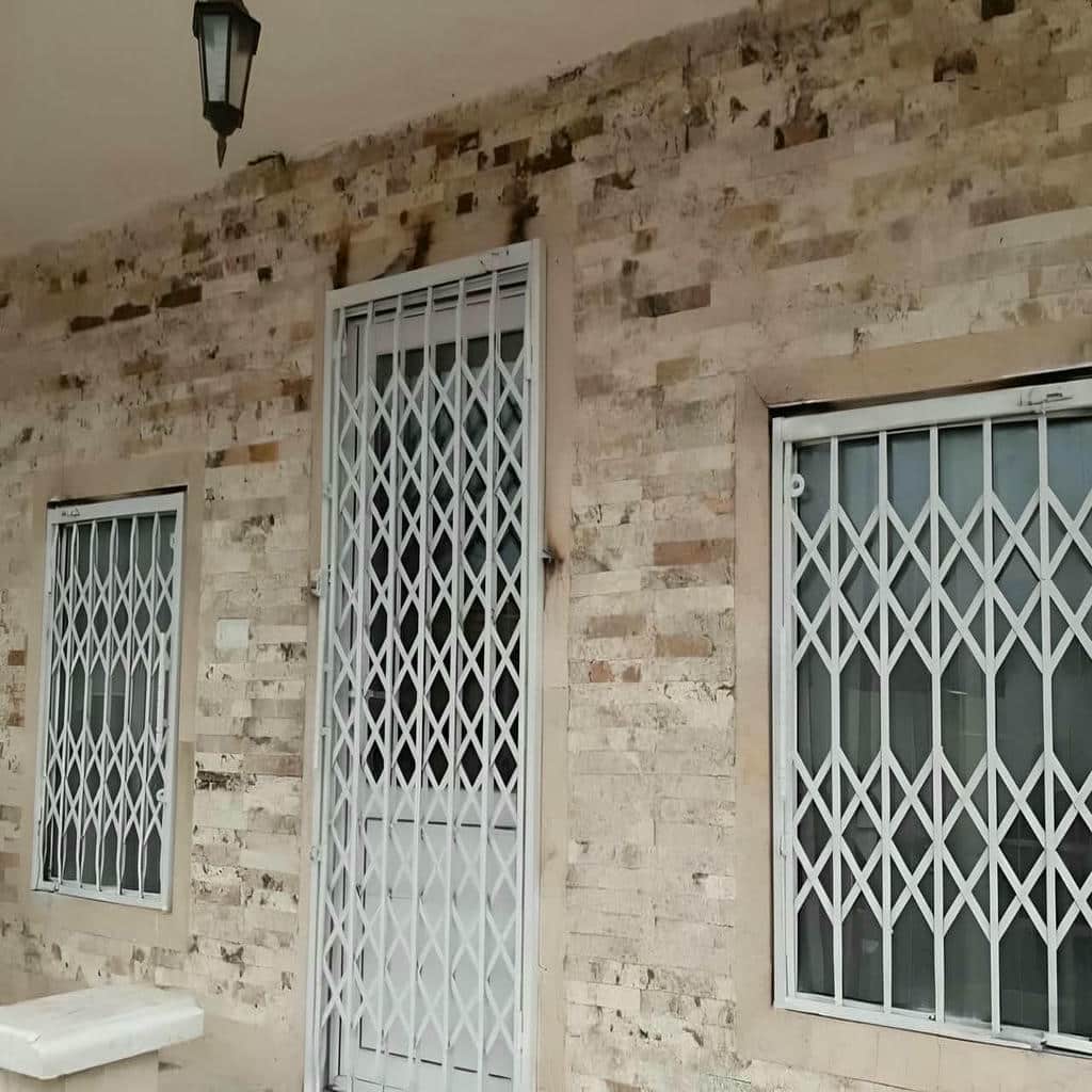 مرکز فروش حفاظ درب آکاردئونی با سفارش غیرحضوری در همدان و حومه