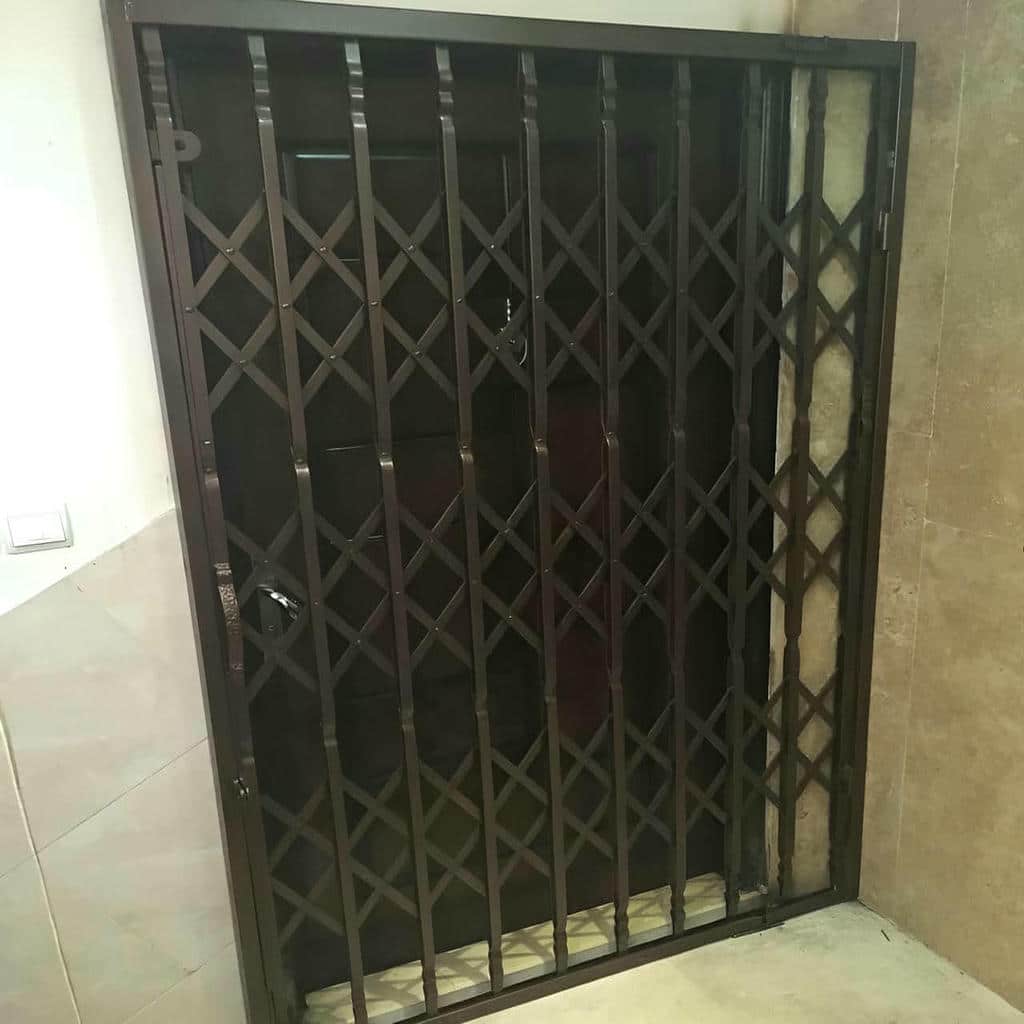 مرکز فروش حفاظ درب آکاردئونی با رنگ هماهنگ نما در استان مرکزی